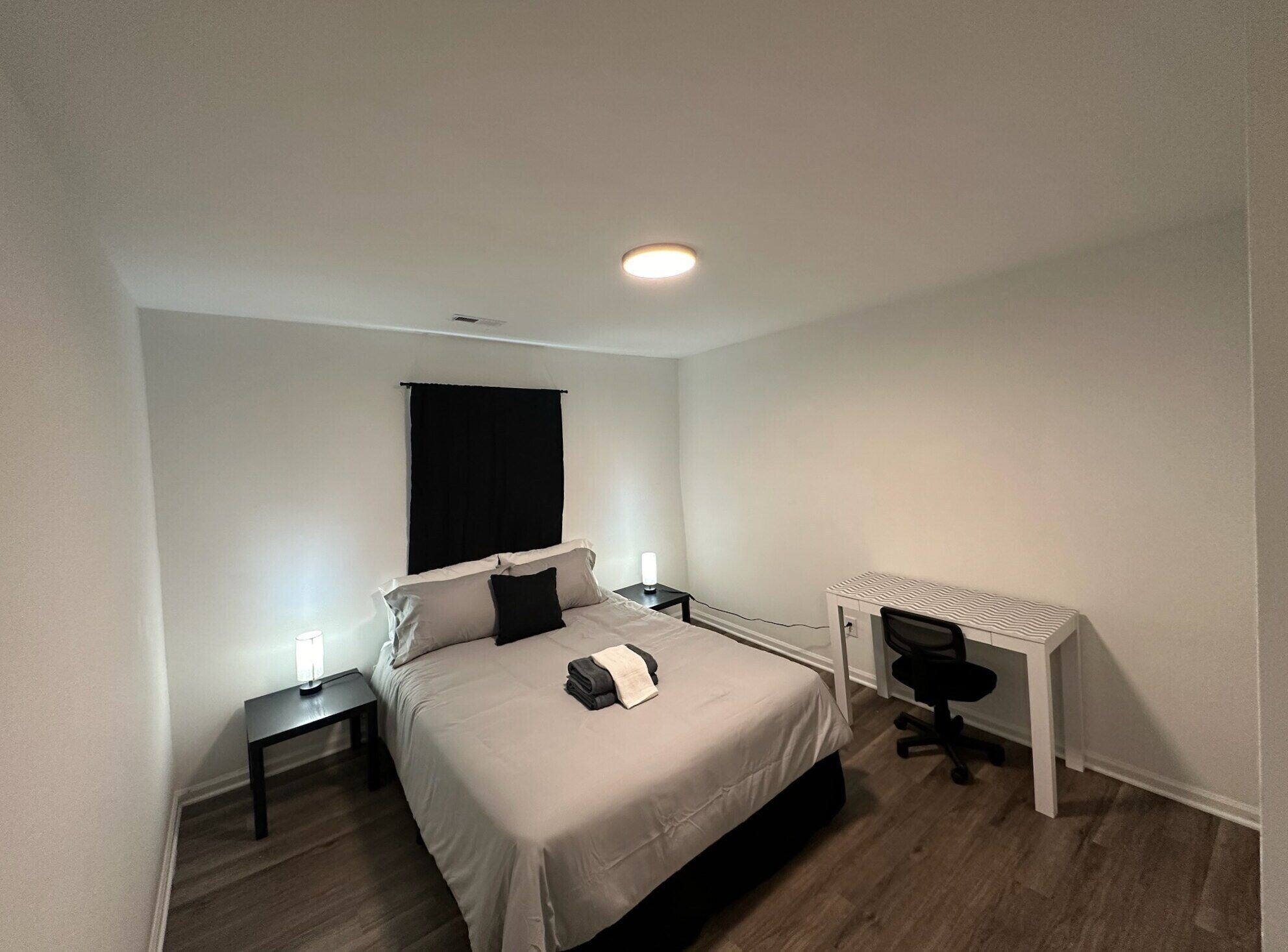 2 chambres, bureau, Wi-Fi, literie fournie