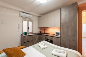 1 bedroom, free WiFi, bed sheets - Vico Trau B Sestri Ponente, Genova, Italy (Genova)