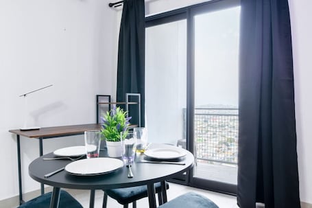 Dineren. ¡Equipado & Moderno! Wifi / 3 personas
