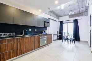 Fridge, microwave, oven, stovetop - ¡Equipado & Moderno! Wifi / 3 personas (Monterrey)