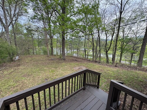 3-bedroom house in Jacksonville with fast WiFi Secluded  Mountain and Lake Views