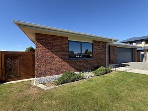 Exterior - Wapiti Lodge on Lawson (Te Anau)