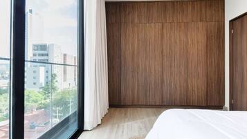 3 bedrooms, desk, iron/ironing board, WiFi