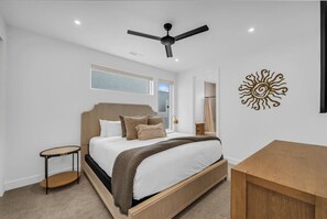 5 bedrooms, iron/ironing board, travel cot, WiFi - 5 bedroom perfect for families near Desert Color Lagoon (St. George)