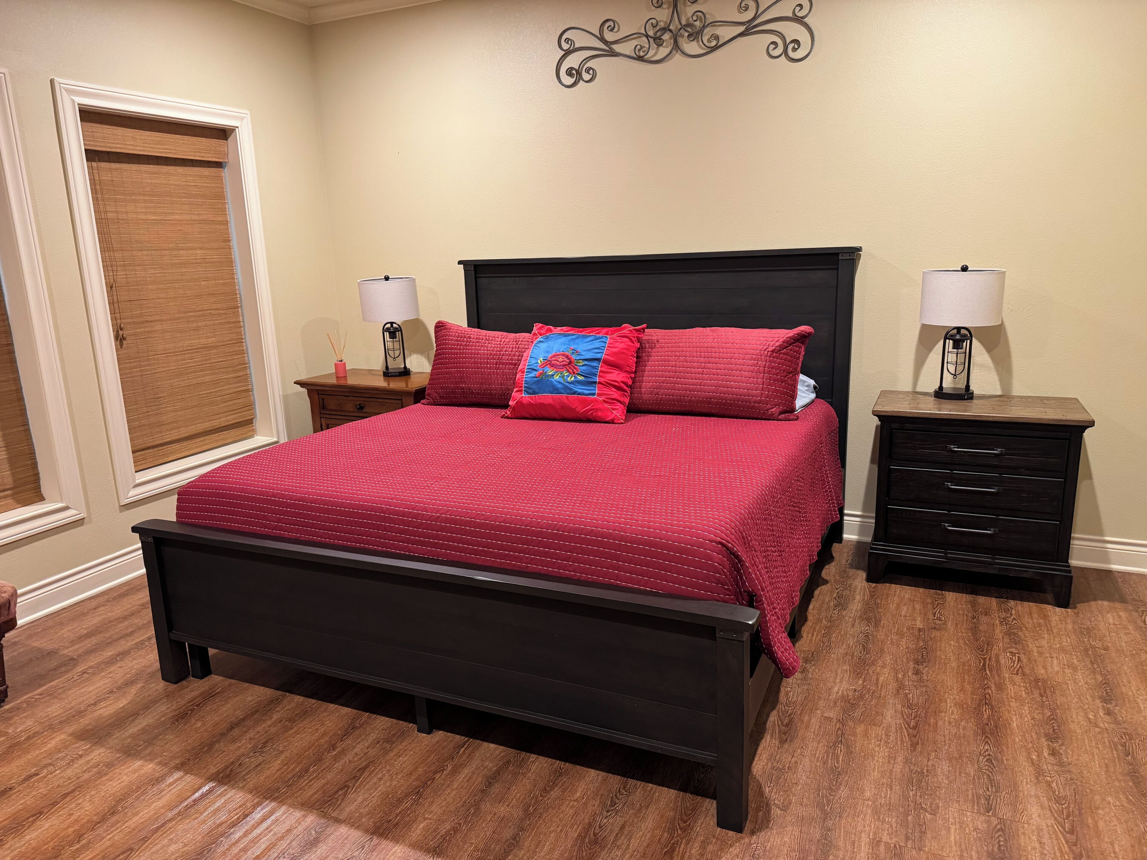 3 chambres, fer et planche à repasser, Wi-Fi gratuit, draps fournis