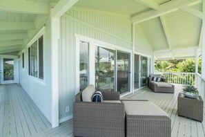 Terrace/patio - Akaka Falls 6BR Ocean‑View Retreat with Hot Tub (Honomū)