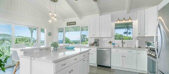 Akaka Falls 6BR Ocean‑View Retreat with Hot Tub