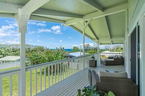 Property grounds - Akaka Falls 6BR Ocean‑View Retreat with Hot Tub (Honomū)