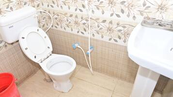Comfort Double Room, Balcony | Bathroom | Shower, towels, soap, shampoo