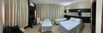 Quarto triplo | Wi-Fi de cortesia, acesso para cadeiras de rodas