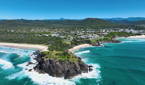 Unclassified image, 1 of 6, button - Super Comfortable 3-Bedroom Townhouse – Minute Walk to Cabarita Beach Village. (Bogangar)