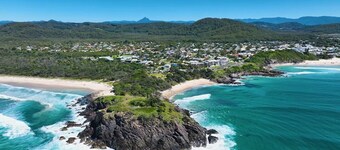 Super Comfortable 3-Bedroom Townhouse –  Minute Walk to Cabarita Beach Village.