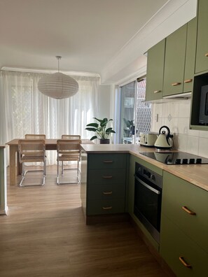 Unclassified image, 5 of 6, button - Super Comfortable 3-Bedroom Townhouse – Minute Walk to Cabarita Beach Village. (Bogangar)