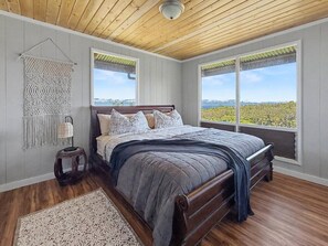 WiFi - 100 Acre Off Grid Waterfall Ranch Home (Nīnole)