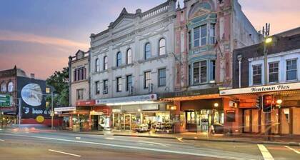 Vibrant Newtown Studio, Ideal Summer Rooftop