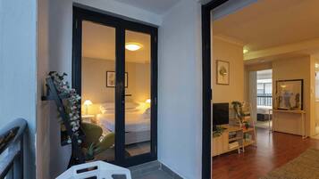 2 bedrooms, iron/ironing board, travel cot, WiFi