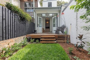Terrace/patio - Exquisite Modern 3 Bed Home in Newtown w Parking (Newtown)