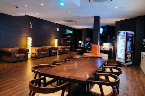 Bugis Social