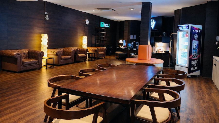 Bugis Social
