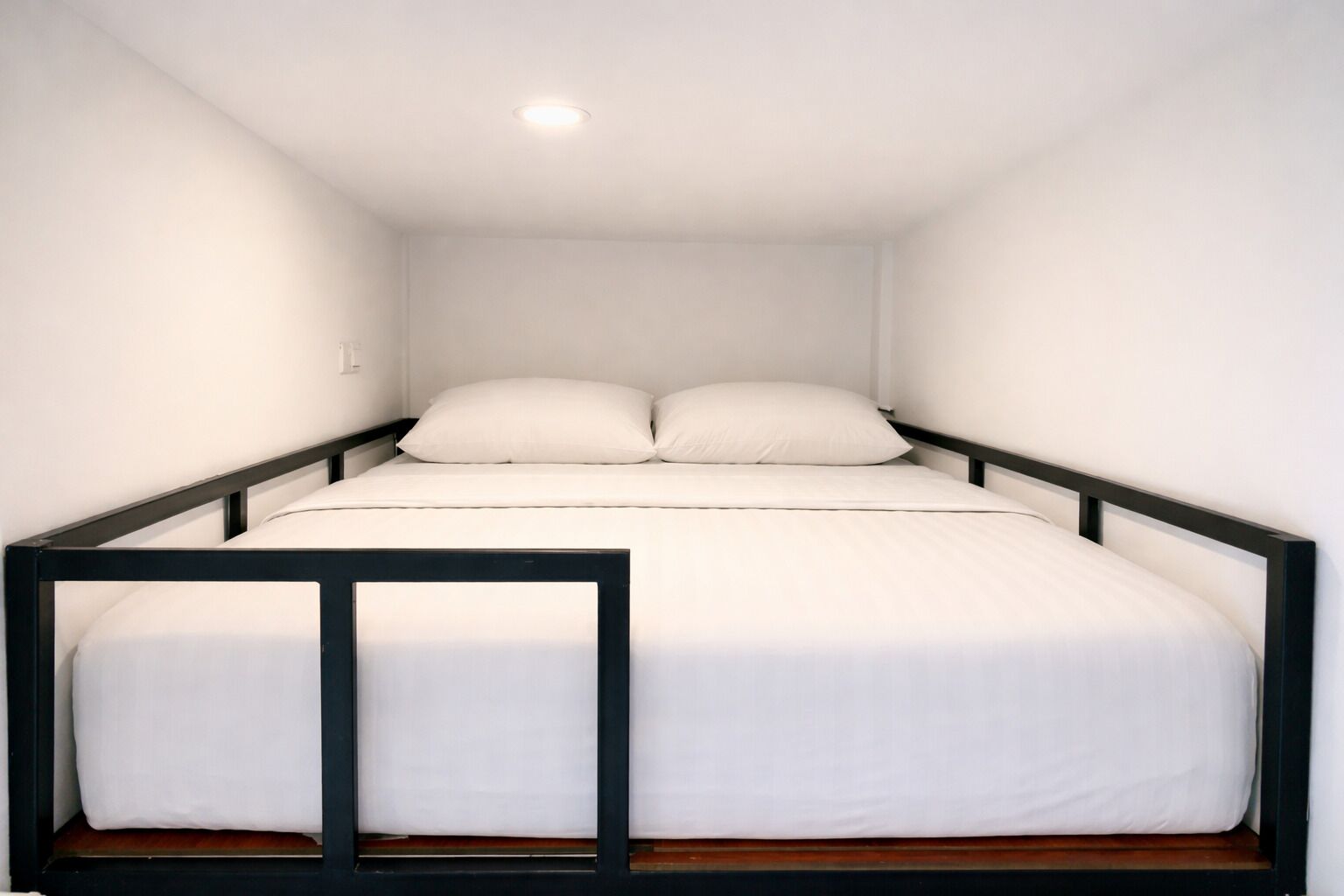 Deluxe Loft Double - Window, Shared Bathroom