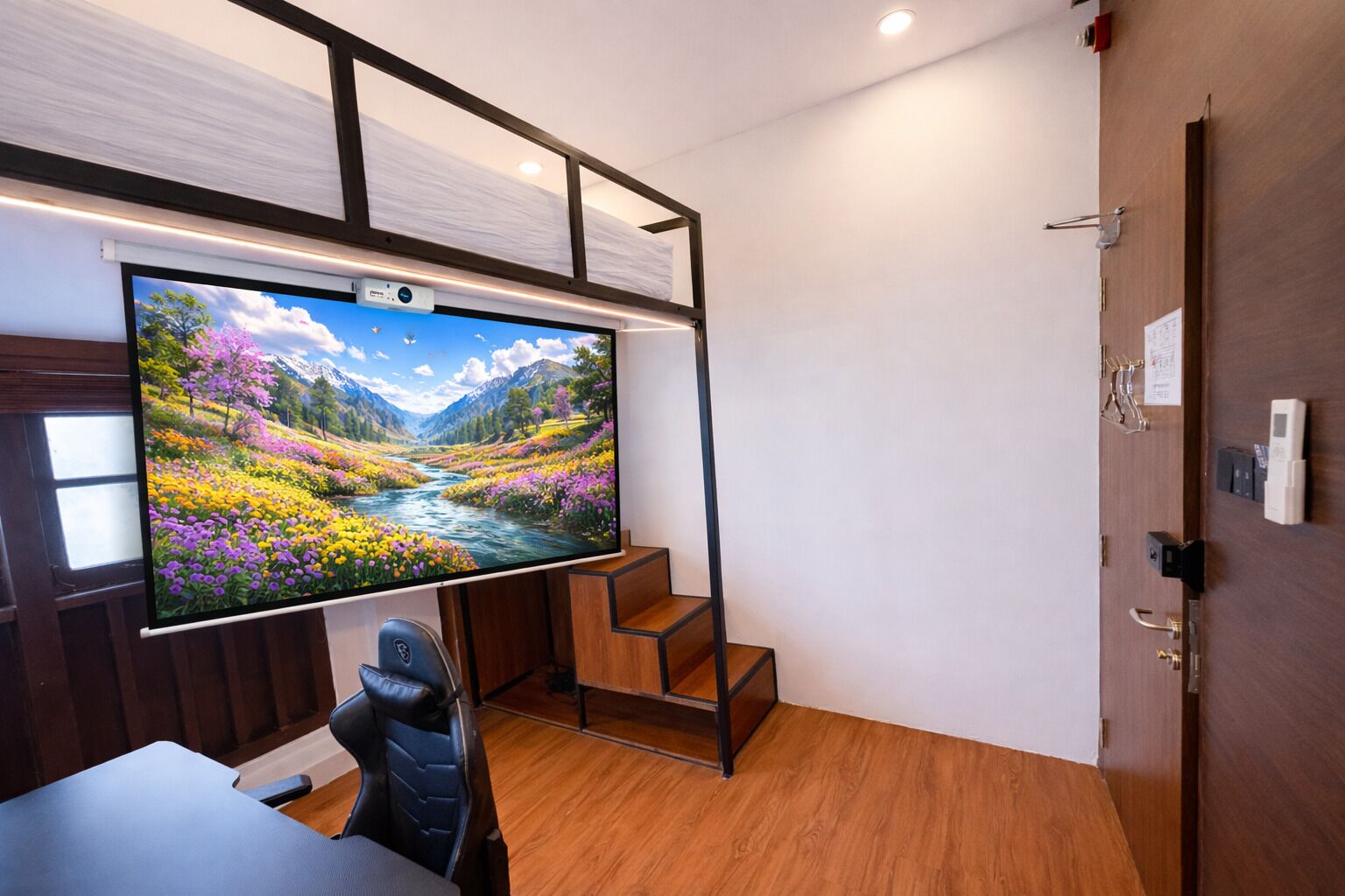 Deluxe Loft Double - Window, Private Bathroom