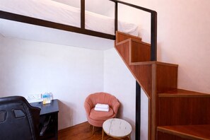 Superior Loft Double - Window, Shared Bathroom - Bugis Social (Singapore)