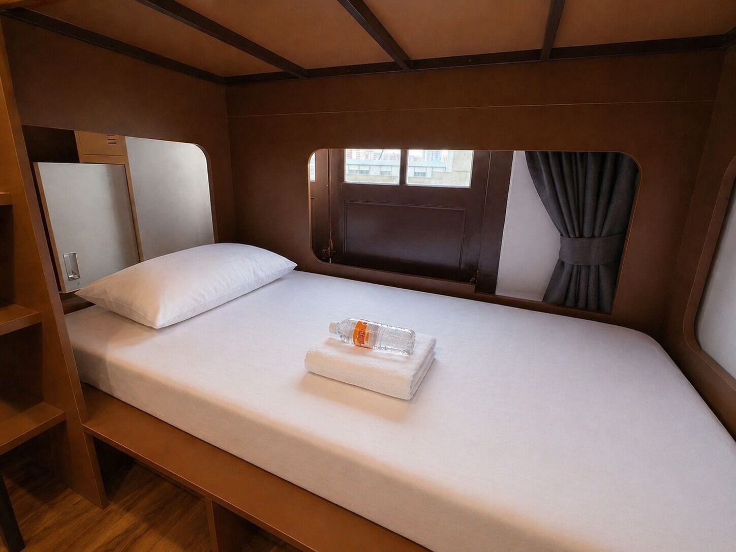 Escritorio, wifi gratis, ropa de cama