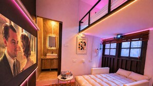 Triple Room  - Window, Private Bathroom with Movie Projector