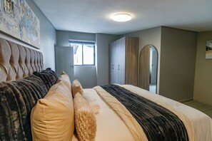 1 bedroom, iron/ironing board, WiFi, bed sheets - Loft Apartment at the Bolton Apartments (Johannesburg)