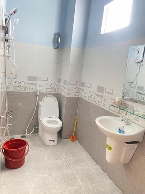 Classic Studio, Balcony, City View | Bathroom - Nha Nghi Tam An (Gia Lai)