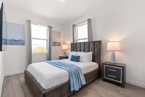 Unclassified image, 2 of 10, button - HOT TUB /Charming 3-bedroom (Davenport)