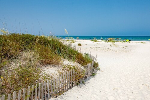 Direct Beach Access, Views, Heated Pool, Hot Tubs, Tennis, Walk to Restaurants, $300 in Free Tickets