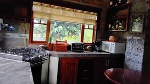 Fridge, microwave, oven, stovetop - Chalet, Cottage=KaleraLodge (Imbabura)