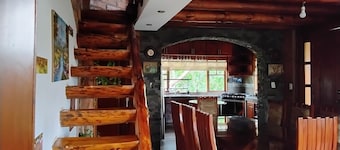 Chalet, Cottage=KaleraLodge