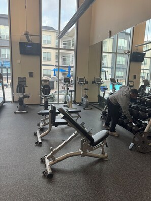 Fitness facility - Cozy 2-bedroom 2-bath apartment in quaint Houston neighborhood (Houston)