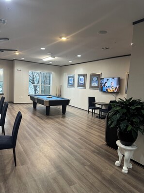Games room - Cozy 2-bedroom 2-bath apartment in quaint Houston neighborhood (Houston)