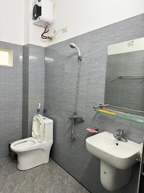 Bathroom - Hotel Minh Thang (Nho Quan)