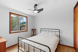 2 chambres, fer et planche à repasser