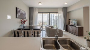 A modern living room with a sofa, dining table, and TV. - Nice stay next to Thao Dien area, 3brs, 5min to MRT, central (Thành phố Hồ Chí Minh)