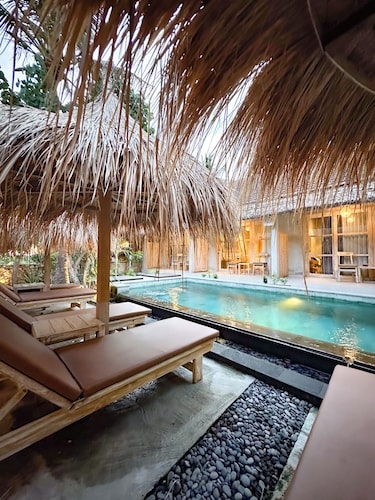 Golden Garuda Cottages at Diamond Beach