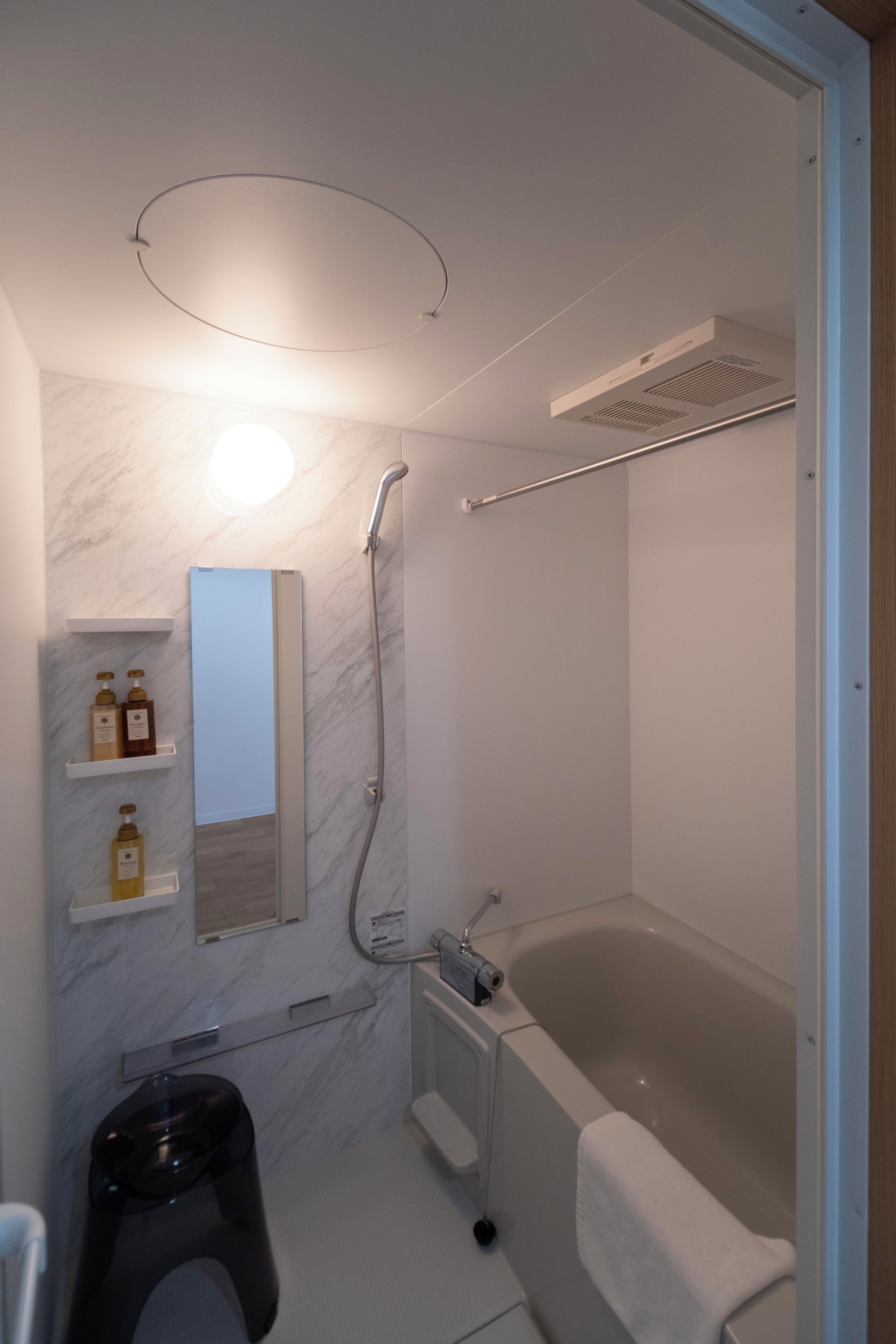 Family Suite | Bathroom | Hair dryer, towels, shampoo, toilet paper