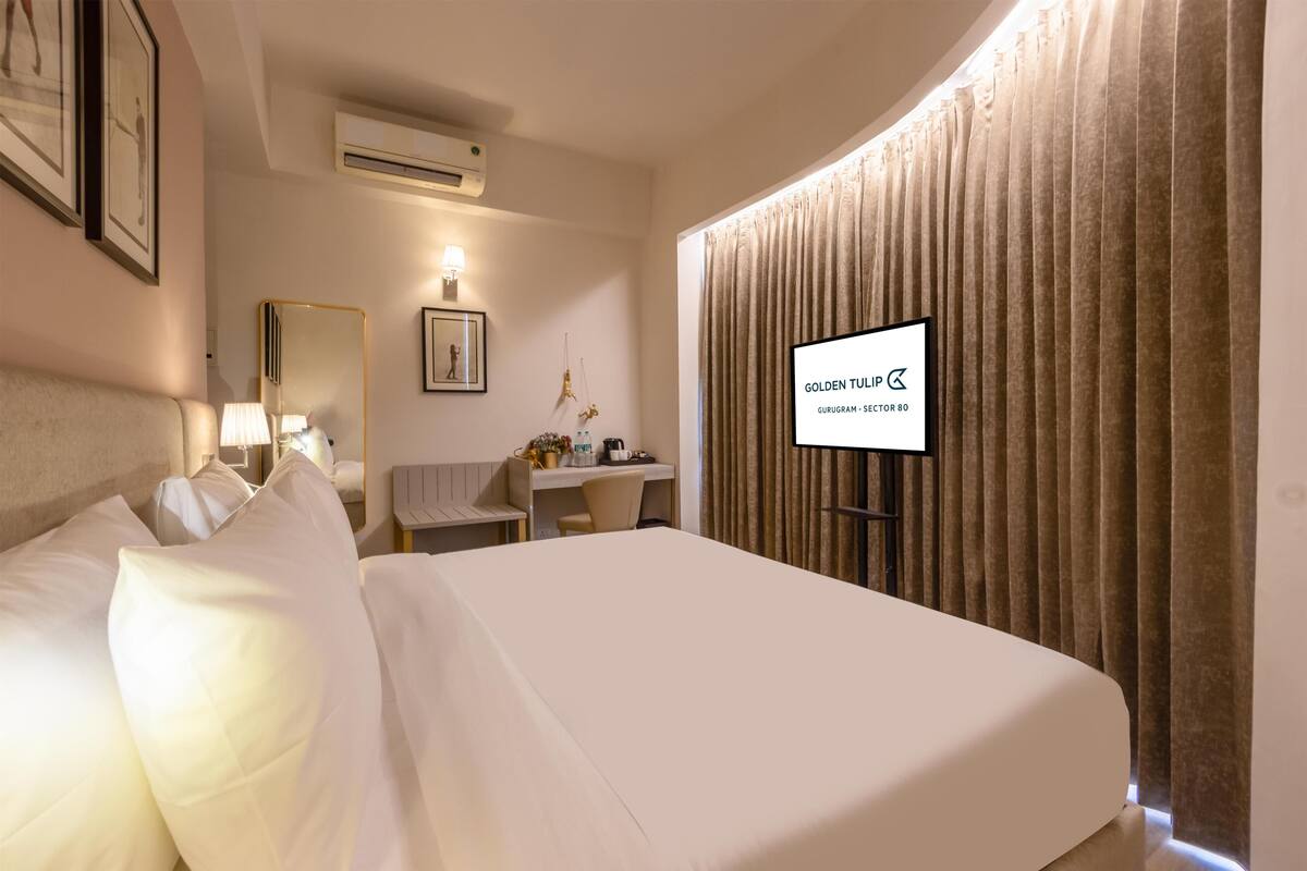 Standard Room, 1 Double Bed | Hypo-allergenic bedding available, desk, laptop workspace
