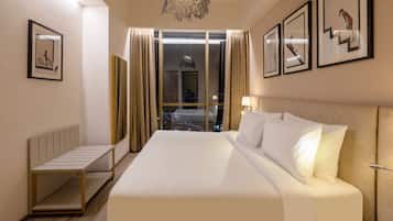 Executive Double Room With Balcony | Biancheria da letto ipoallergenica, una scrivania, postazione laptop