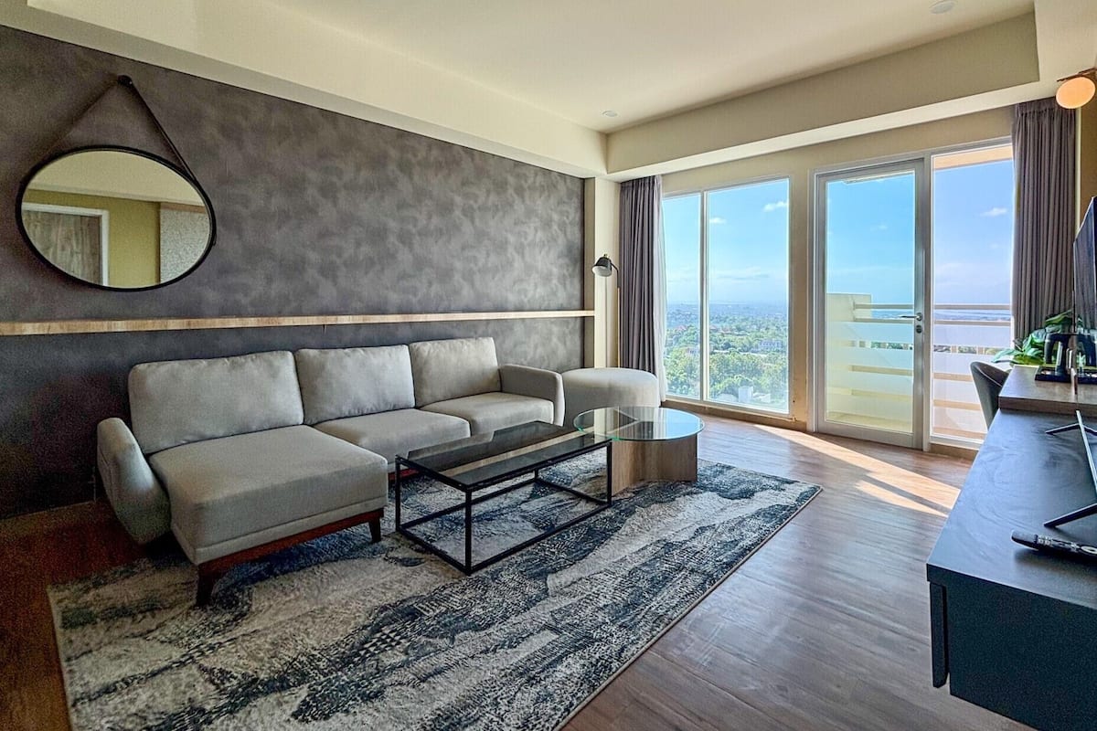 Deluxe Room, Sea View | Living room | 32-inch LCD TV with cable channels
