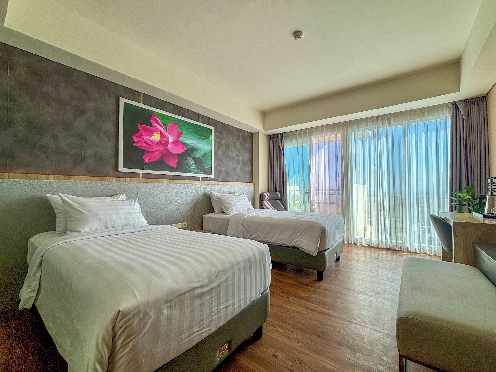 Superior Twin kamer, uitzicht op zee | Een bureau, een laptopwerkplek, gratis wifi, beddengoed