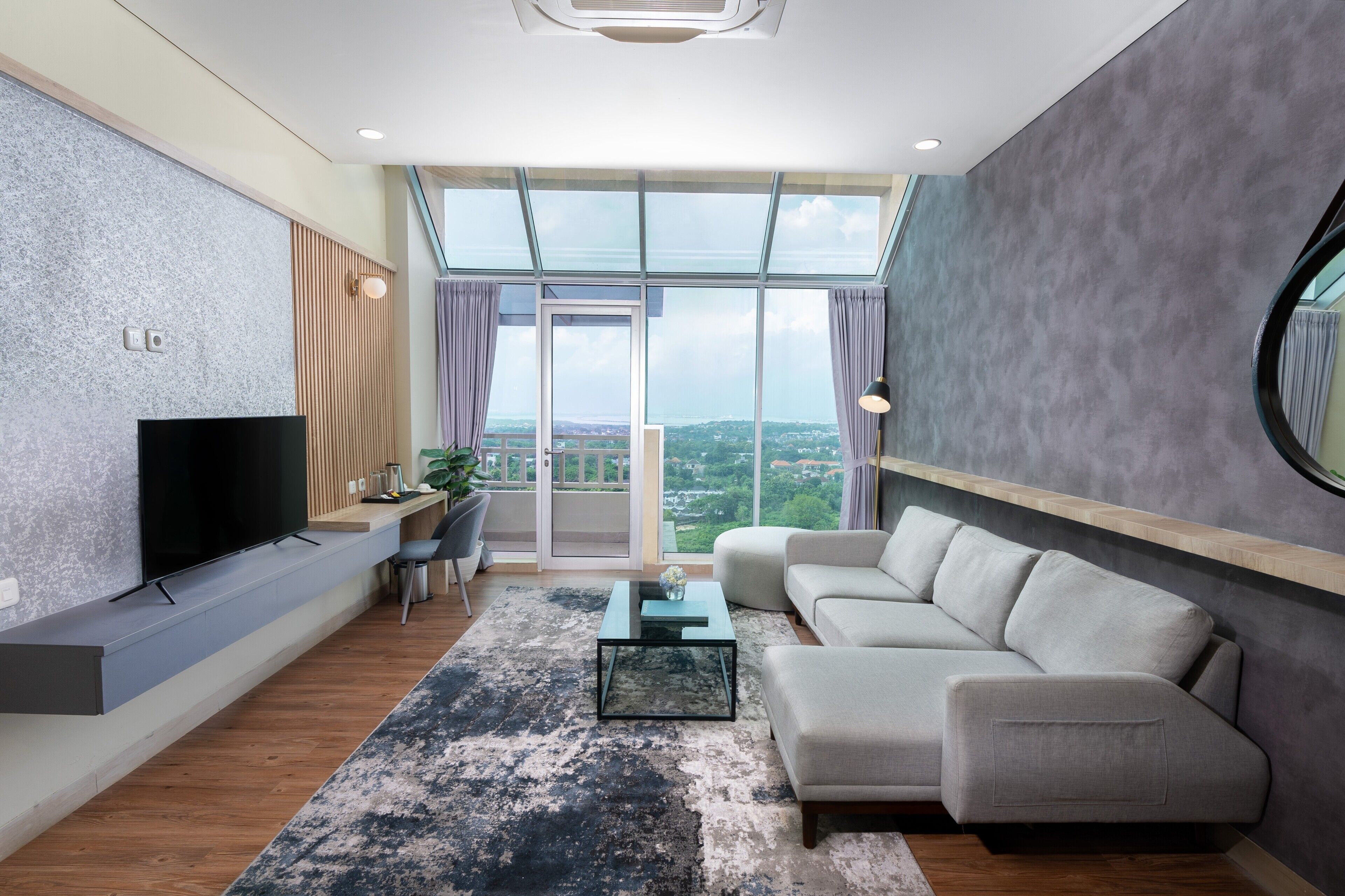 Deluxe Room, Sea View | Living area