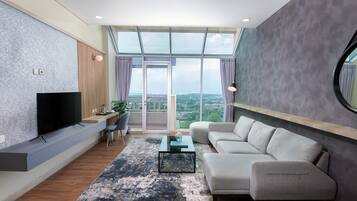 Deluxe Room, Sea View | Living area