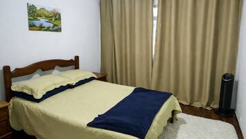 3 bedrooms, iron/ironing board, bed sheets