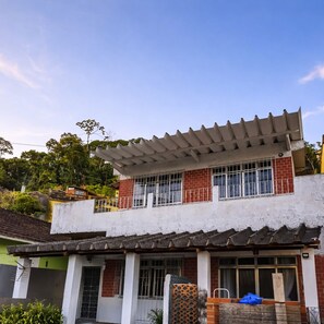 Unclassified image, 2 of 21, button