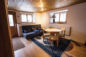 Unclassified image, 4 of 9, button - Vrbo Property (Splügen)